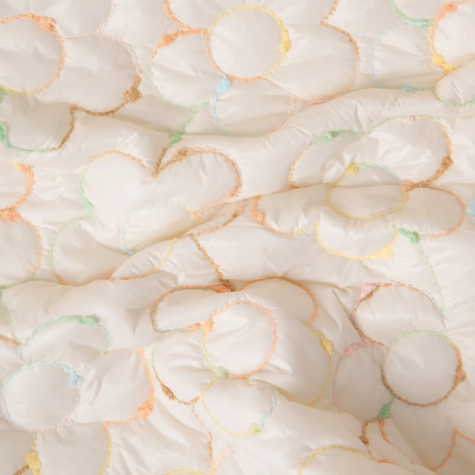 Tissu Matelassé réversible Fleurs brodées sur fond Ecru