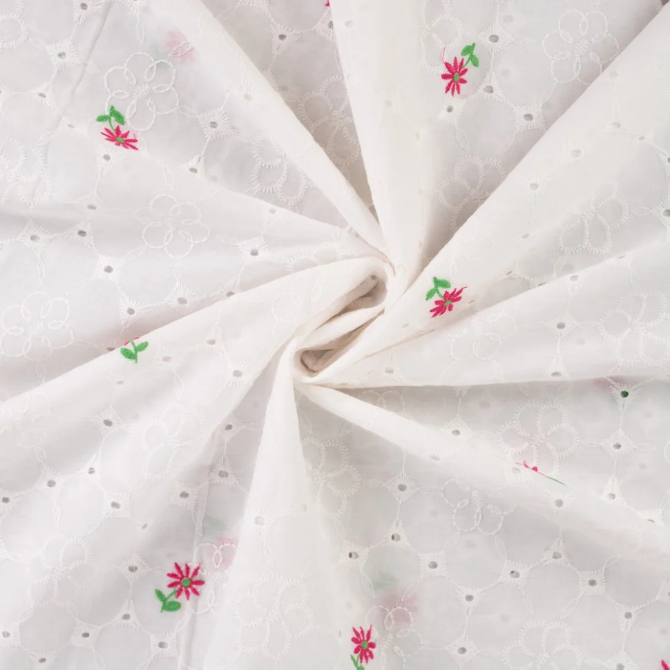 Tissu Voile de Coton brodé ajouré Fleurs roses et vertes sur fond Blanc