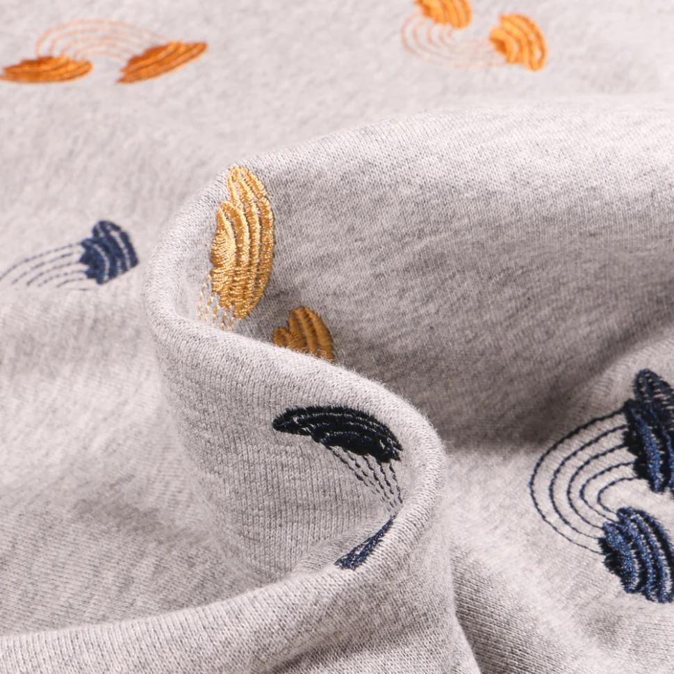 Coupon Tissu Sweat Léger envers gratté  Arc en ciel brodés ocre sur fond Gris chiné - Coupon de 90 cm