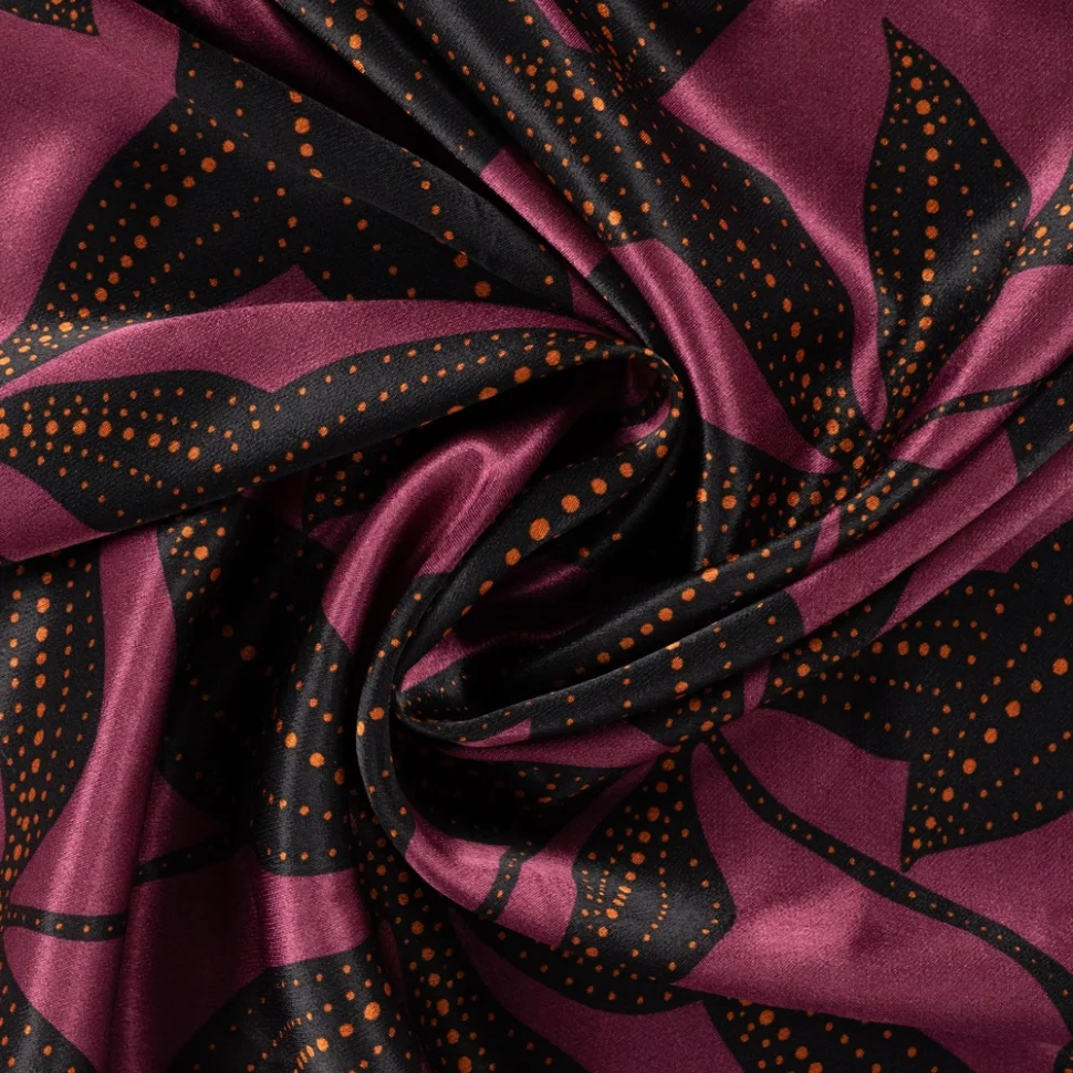 Tissu Viscose Satiné imprimé feuillage Noir et points Orange sur fond Lie de vin