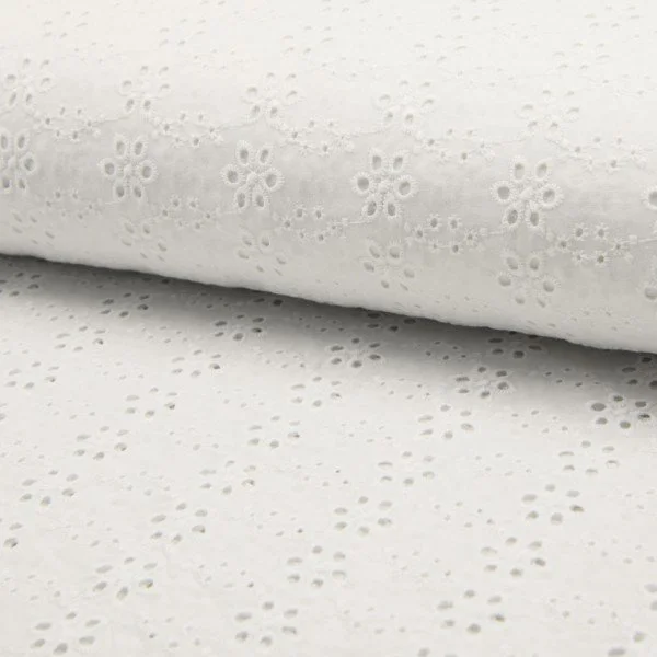 Coupon Tissu Broderie anglaise Deluxe n°750 sur fond Blanc - Coupon de 140 cm