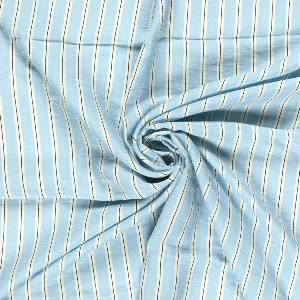 Tissu Crêpe de Viscose Basile fines rayures sur fond Bleu ciel