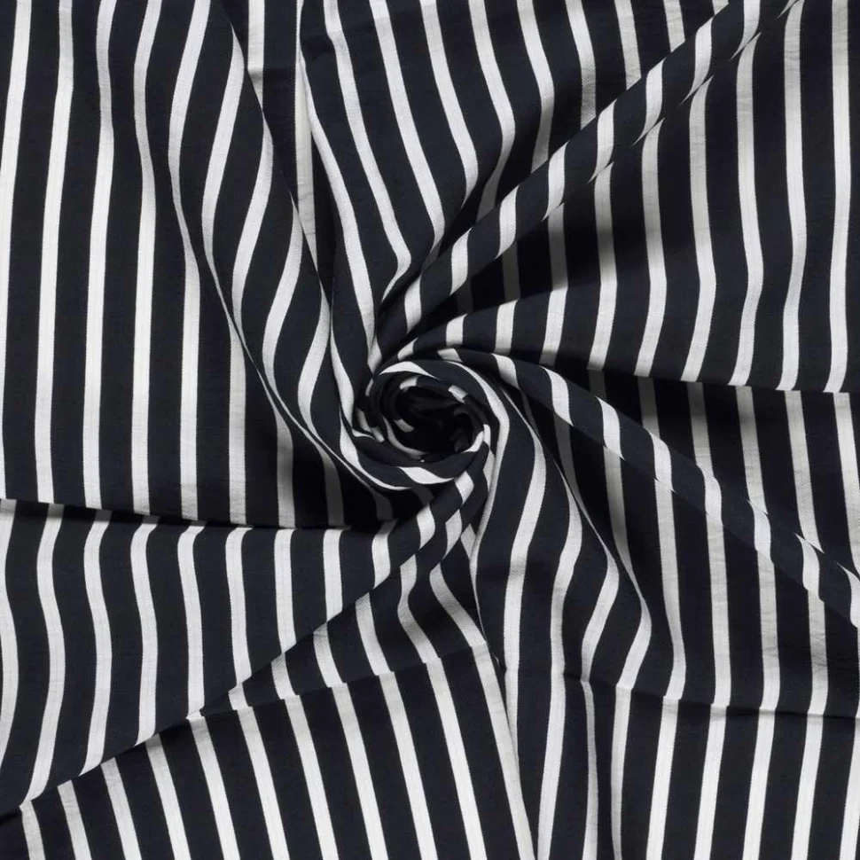 Tissu Crêpe de Viscose Basile fines rayures sur fond Noir