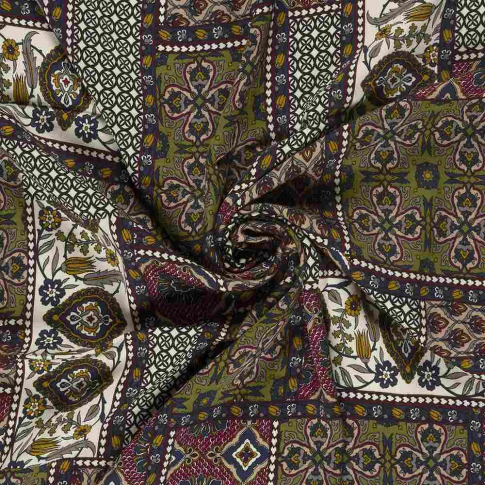 Tissu Viscose satiné Mounia patchwork oriental sur fond Bordeaux