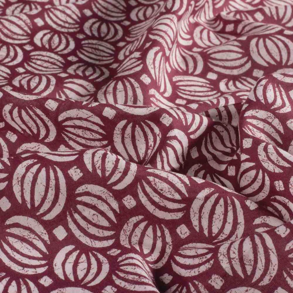 Tissu  Voile de Coton Batik Saria sur fond Prune