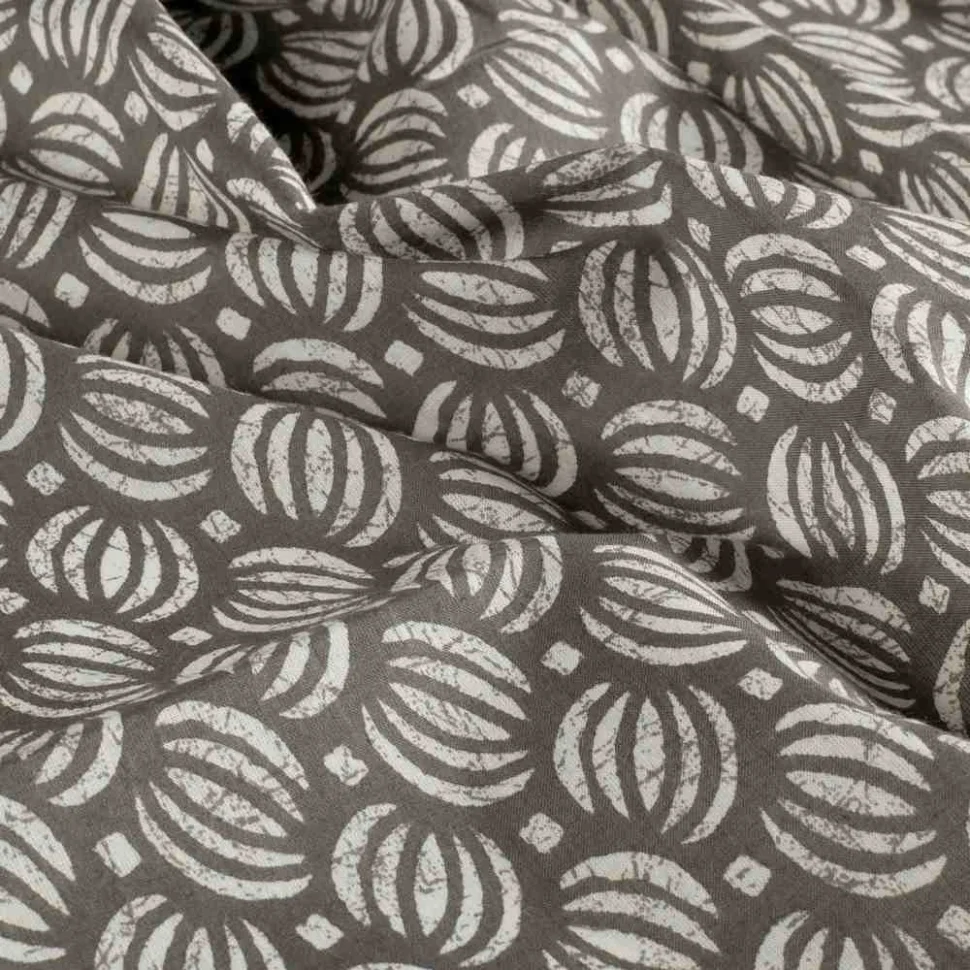 Tissu  Voile de Coton Batik Saria sur fond Gris
